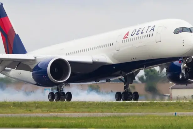 Delta Flight DL275 Diverted LAX After Technical Issue