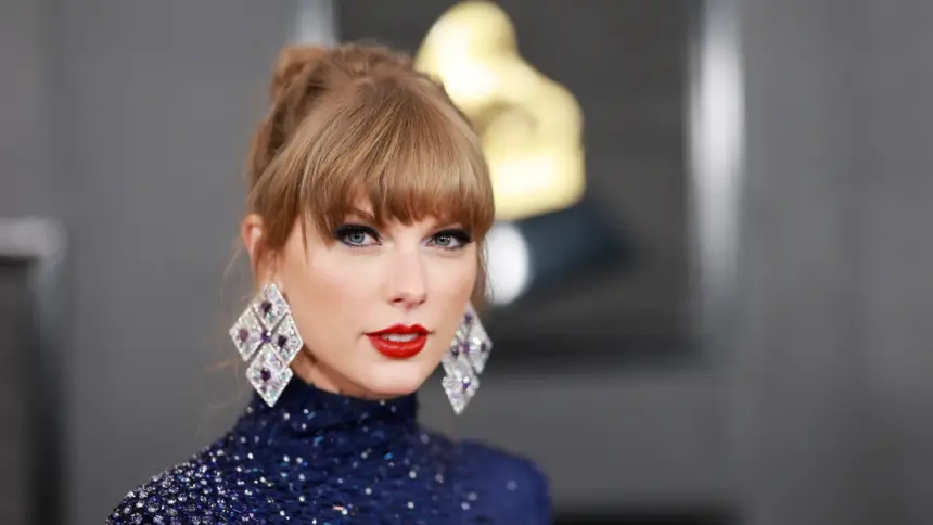 Taylor Swift announcing new album during live performance.